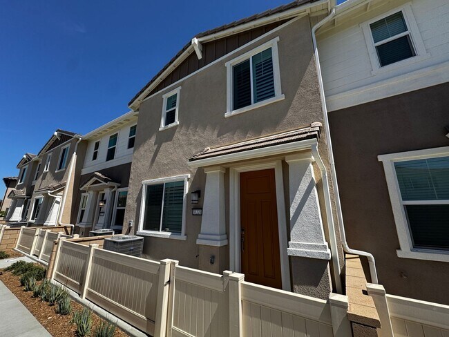Building Photo - Beautiful, New Siena 3 Bedroom, 2.5 Bath Townhome with Solar for Rent