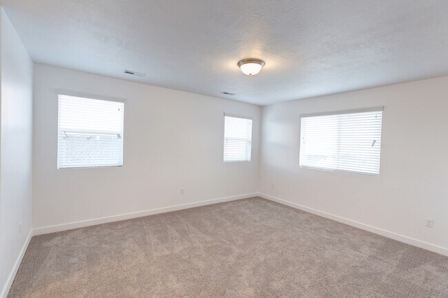 master bedroom - 3011 South Red Pine Drive
