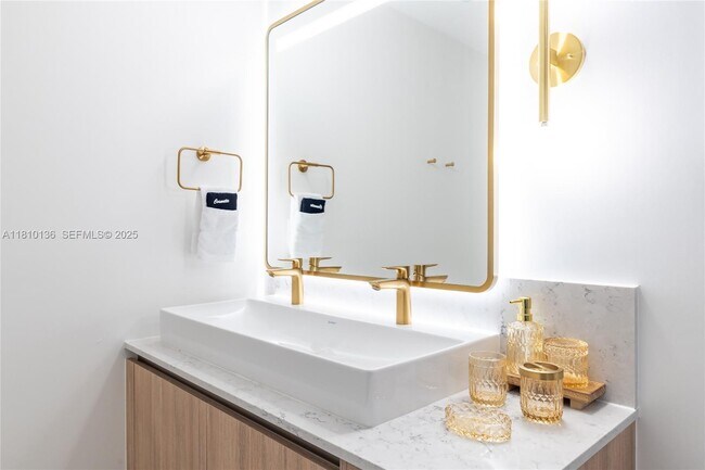 Building Photo - 159 NE 6th St