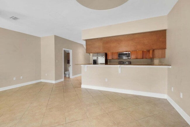 Building Photo - Charming 2-Bed, 2.5-Bath Townhouse Retreat in the Heart of Fort Walton Beach!