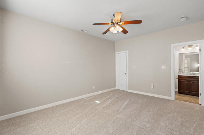 Building Photo - Fully Updated home in Westhaven