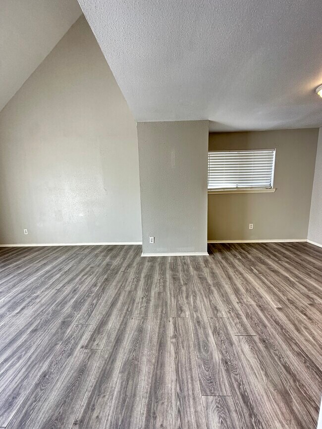 Building Photo - 14550 Fonmeadow Dr