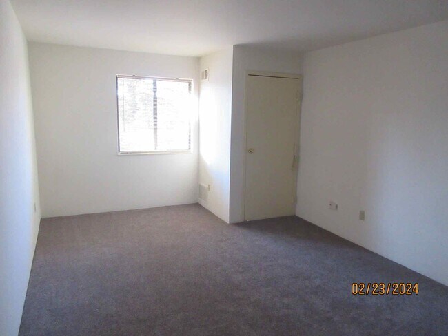 Building Photo - Spacious 2 bedroom + den in Germantown!