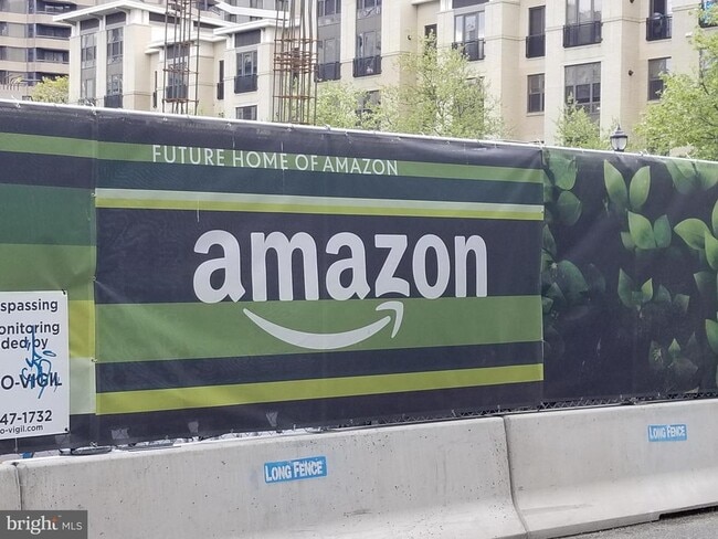 Building Photo - 1300 Army Navy Dr