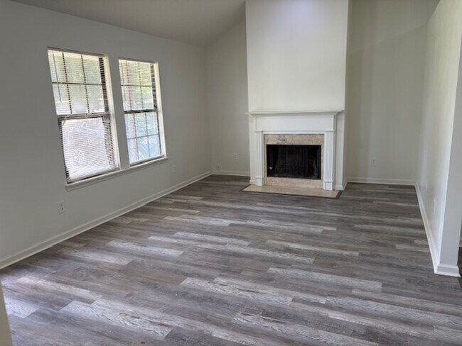 Building Photo - COMING SOON  LaVergne 3BR/1BA new floors, fresh paint, 1 acre lot