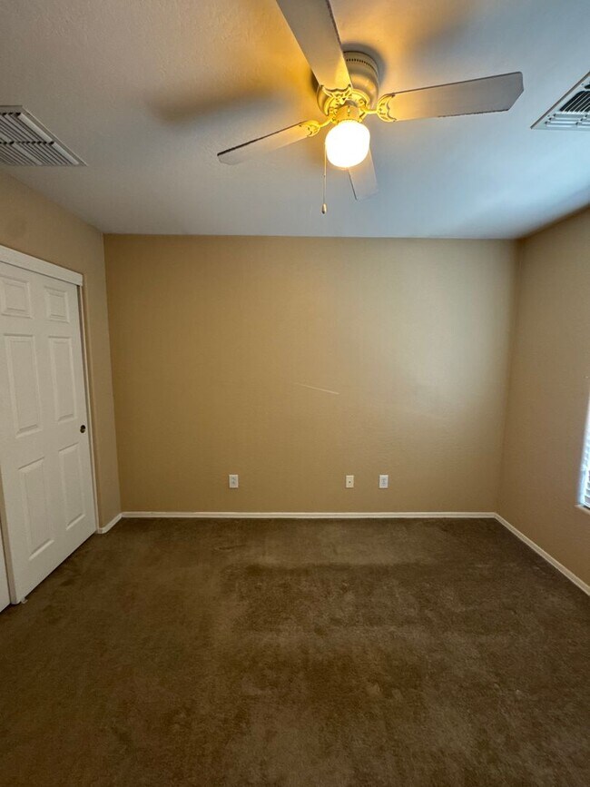 Building Photo - 5 bedroom home in the Anthem Parkside