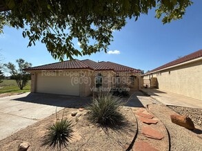 Building Photo - 2707 Regis St