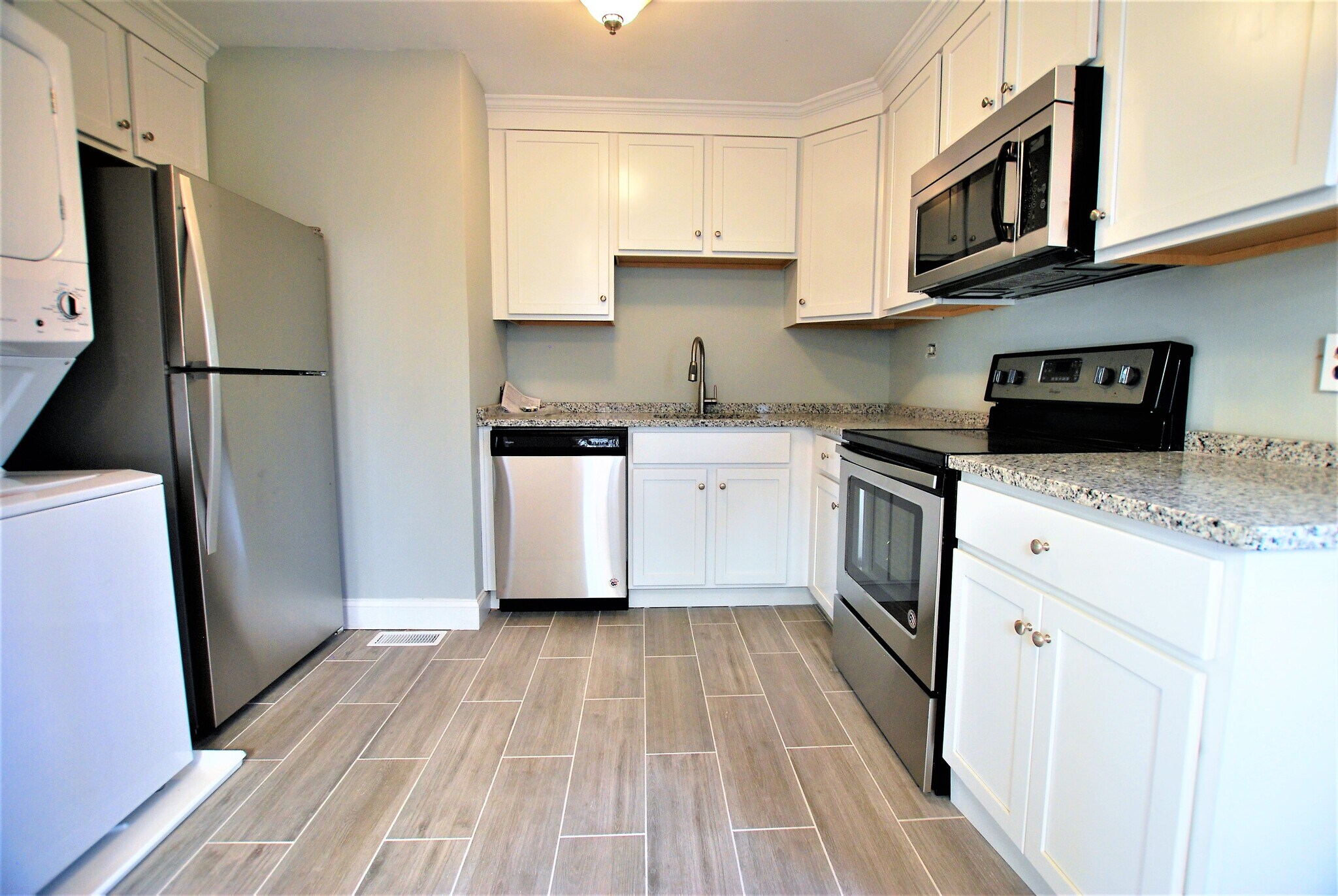 Building Photo - 2416 Irisdale Ave