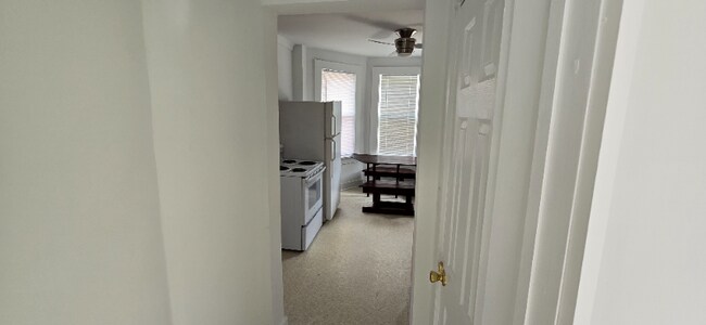 Building Photo - 208 Main St