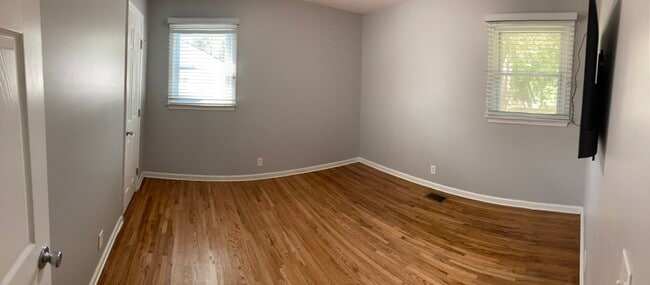 Building Photo - 212 Cedar Dr
