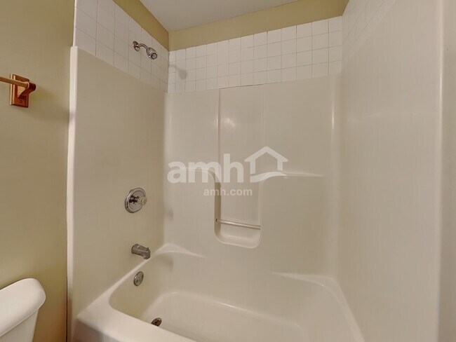 Building Photo - 204 Inverness Trl