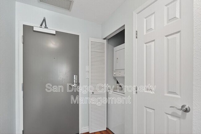 Building Photo - 1240 India St