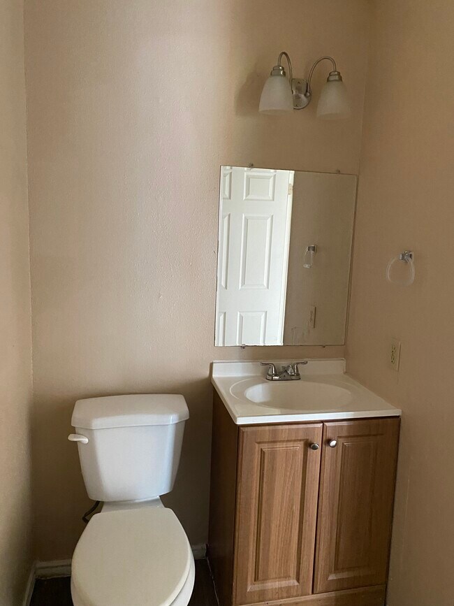 Half bathroom social area - 10661 Starcrest Dr