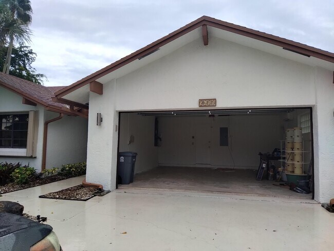 Building Photo - 5618 Forest Oaks Terrace