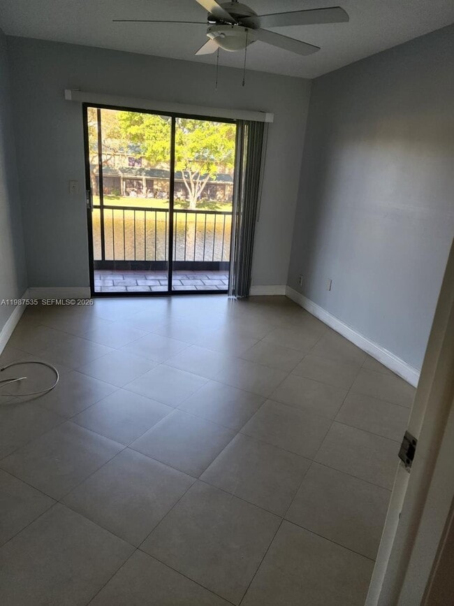 Building Photo - 537 N University Dr