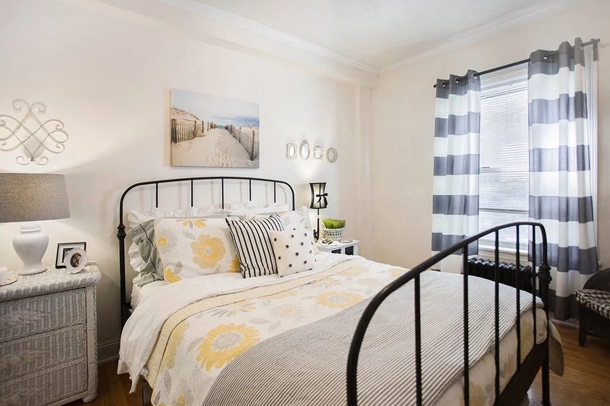 Building Photo - 901 W Argyle St