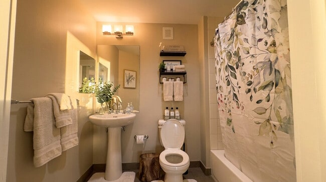 Building Photo - 1901 9th St NW