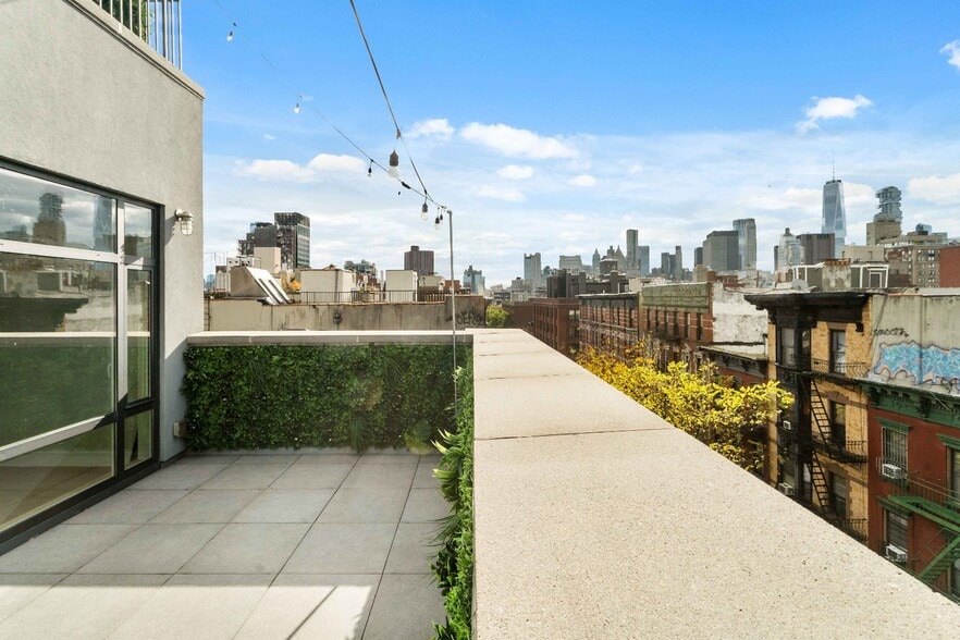 Building Photo - 242 Elizabeth St