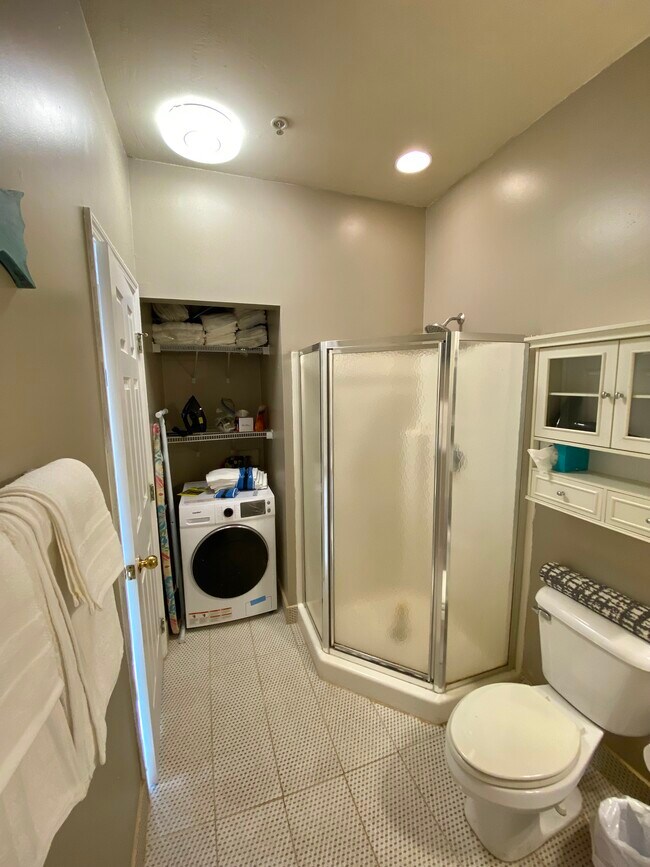 Building Photo - 3947 Gladiola Ct