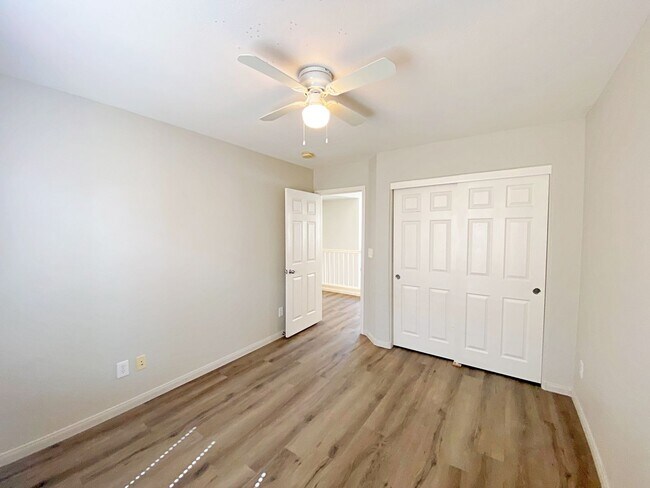Building Photo - 4 BEDROOM + DEN 3 BATH HOME IN NORTHWEST