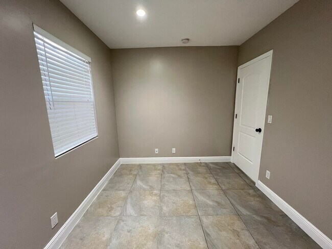 Building Photo - 508 57th St