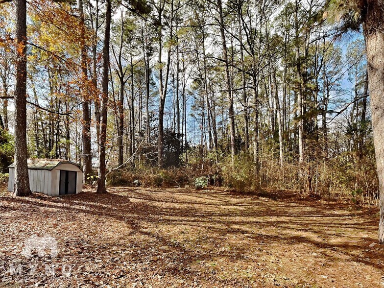 Building Photo - 425 Stephenson Rd