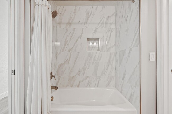 Building Photo - 11023 Legacy Ln