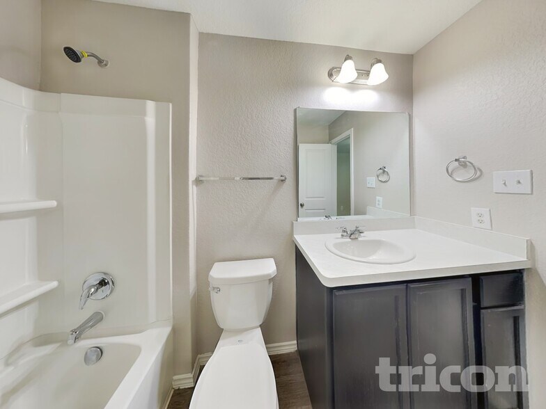 Building Photo - 5118 Everett Loop