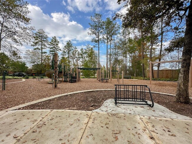 Building Photo - 1515 Las Cuevas Dr