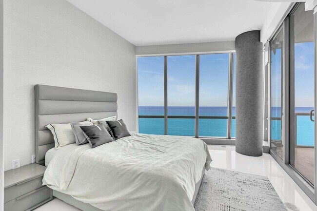 Building Photo - 17121 Collins Ave