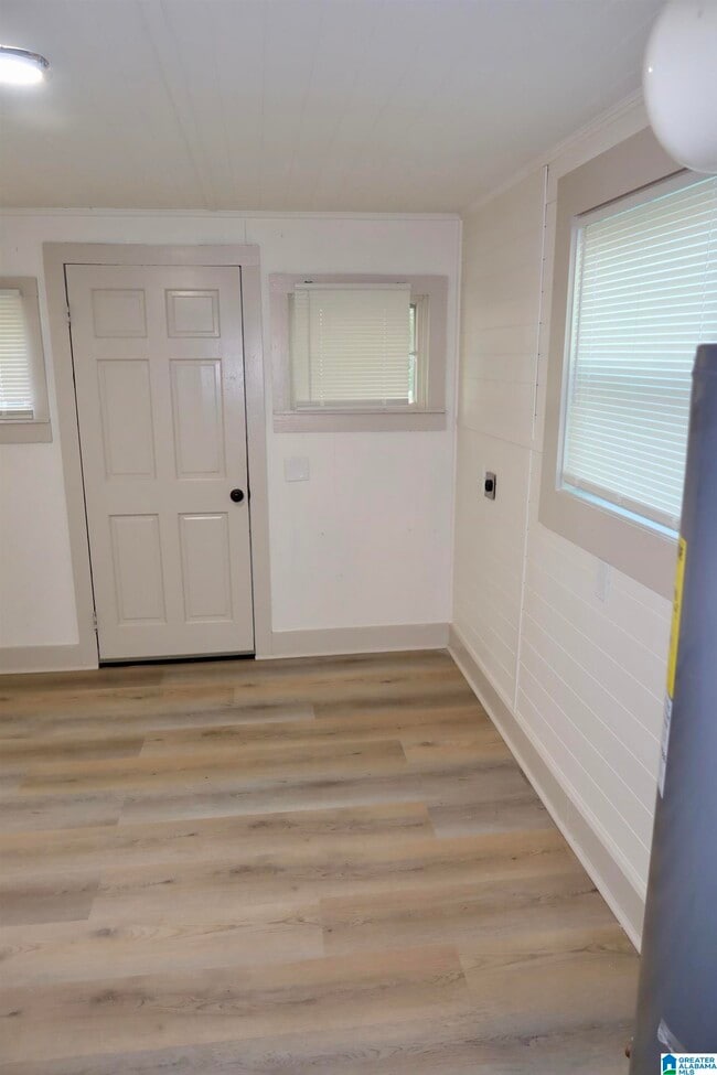 Building Photo - 320 Samford St