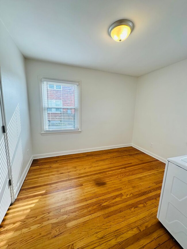 Building Photo - Spacious and stylish home in a prime Louisville location!-Ask about our Long-Term Leasing Specials!