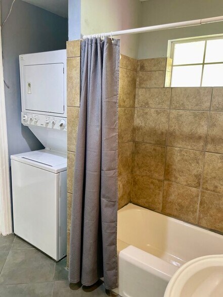 Building Photo - 3232 Cockrell Ave
