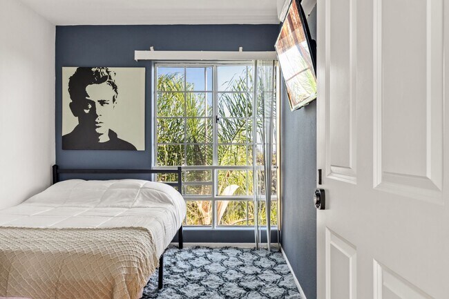 Building Photo - 10777 Ashton Ave