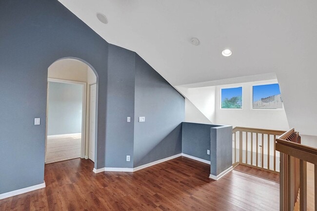 Building Photo - Amazing 4 Bedroom, 3 Bath home plus large 21'x11' loft located in Parkland Isles!