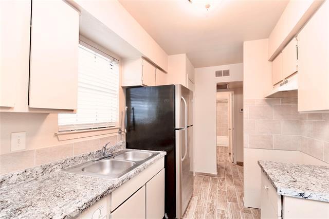 Building Photo - 8039 Cambridge Cir