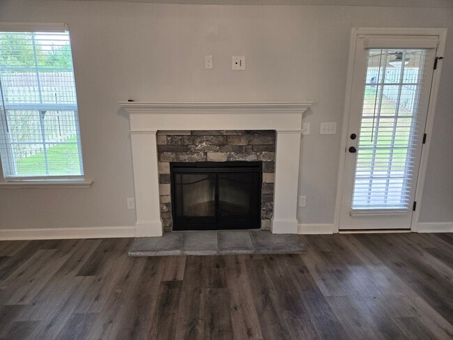 Building Photo - 542 Jensen Ln