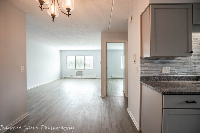 Building Photo - 835 Pearson St