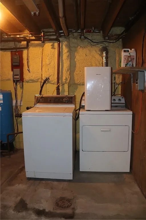 Laundry room in basement - 281 Lake Rd