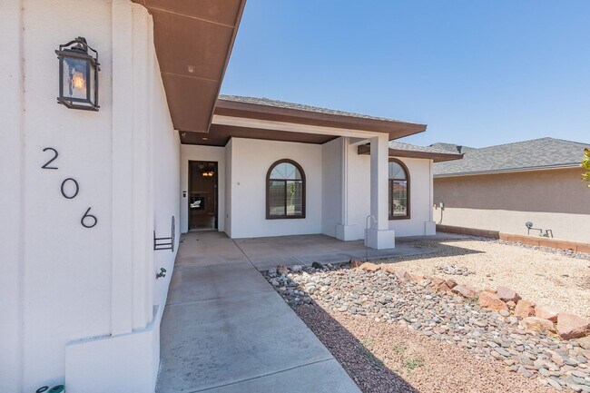 Building Photo - 3 bed 2 bath beautiful home!