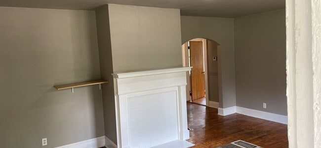 Building Photo - 3 Bedroom 1 Bath Brick Home w/ Office