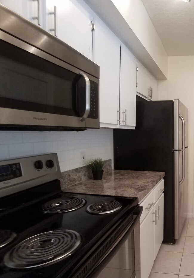 Building Photo - Beautiful 2/2 condo for rent next to Waterford Lakes Town Center and UCF