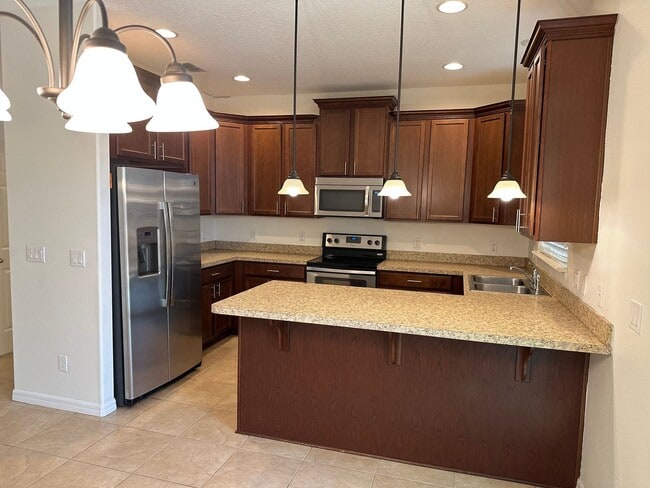 Building Photo - 3 Bedroom, 2.5 Bath Townhome in Gated Sanford Community – Pet Friendly