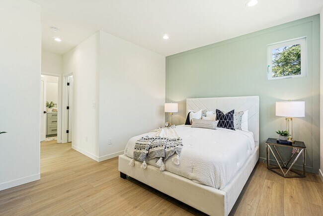 Building Photo - Montlake Townhome