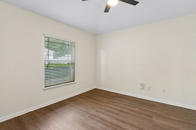 Building Photo - Charming 3-Bedroom Home in The Hideaway – ...