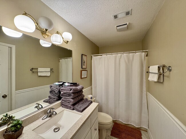 Building Photo - 308 Chota View Pl