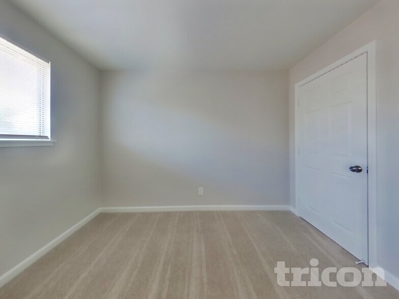 Building Photo - 207 Roger St