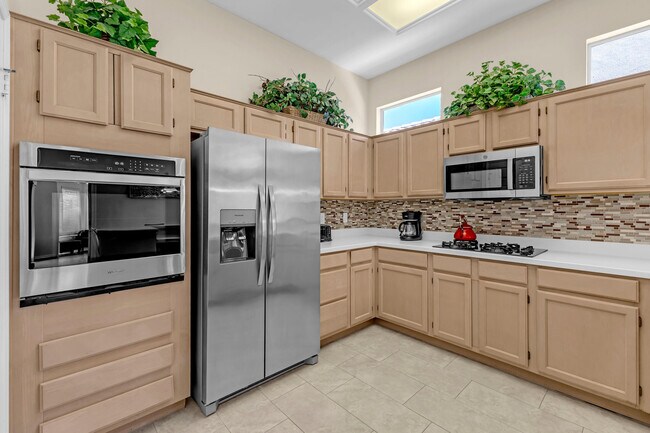 Building Photo - 37468 Westridge Ave