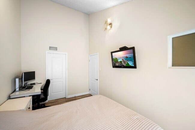 Building Photo - 3924 Park Pl