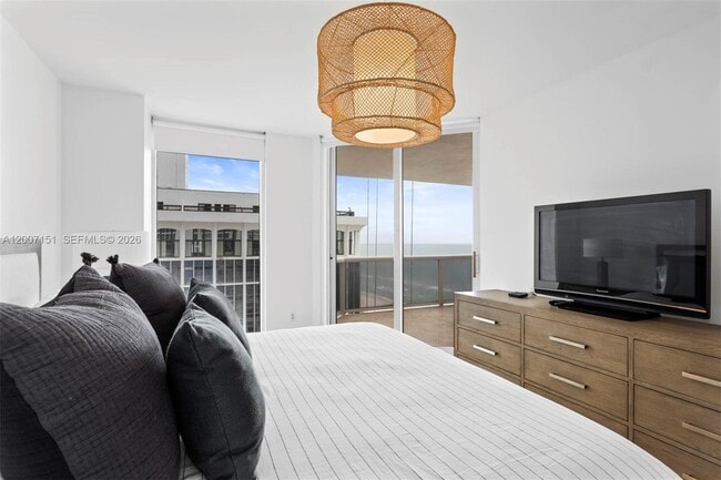 Building Photo - 4779 Collins Ave